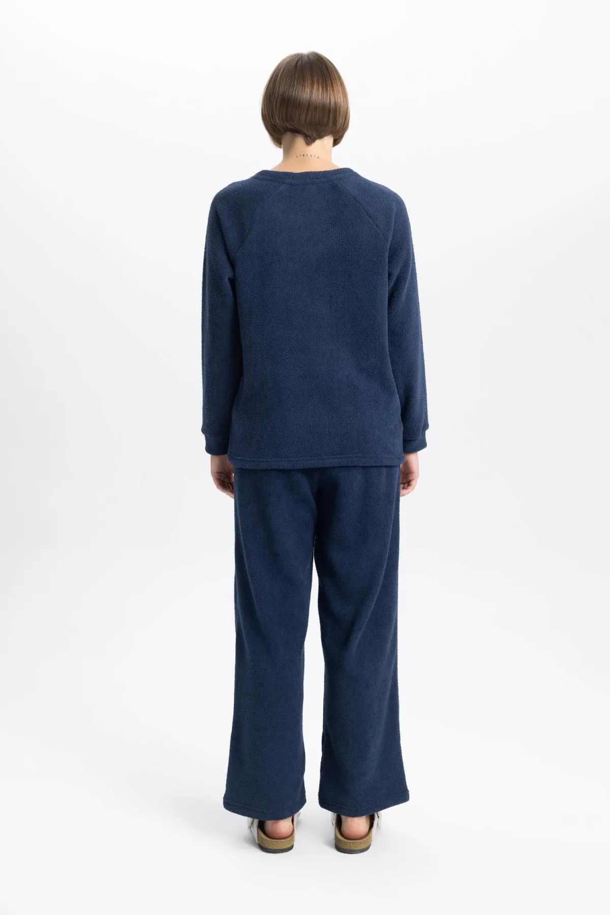 DeFacto  Verlieben Sie sich in ein langärmliges Pyjama-Set mit normaler Passform