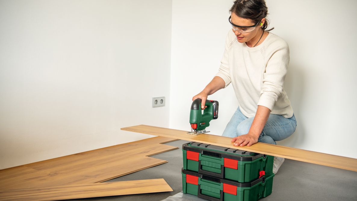 Bosch Green 0603012002 EasySaw 18V-70 akkus szúrófűrész 1x 2.0 Ah és töltő AL 18V-20