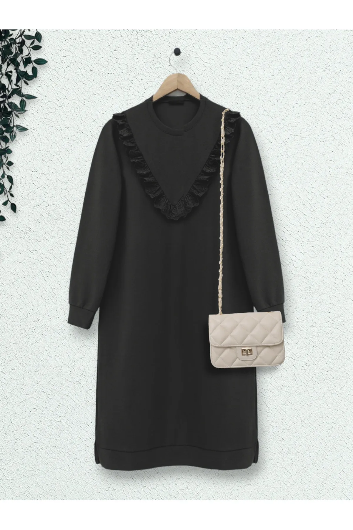 Modamorfo  Robe mit Spitzenbesatz und Rüschen, lange Tunika