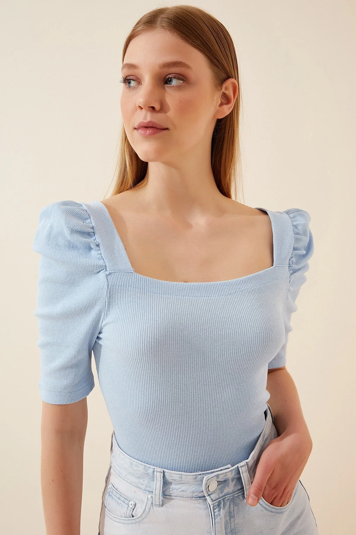 Happiness İstanbul  Himmelblaue gerippte Crop-Bluse mit quadratischem Ausschnitt für Damen GT00007