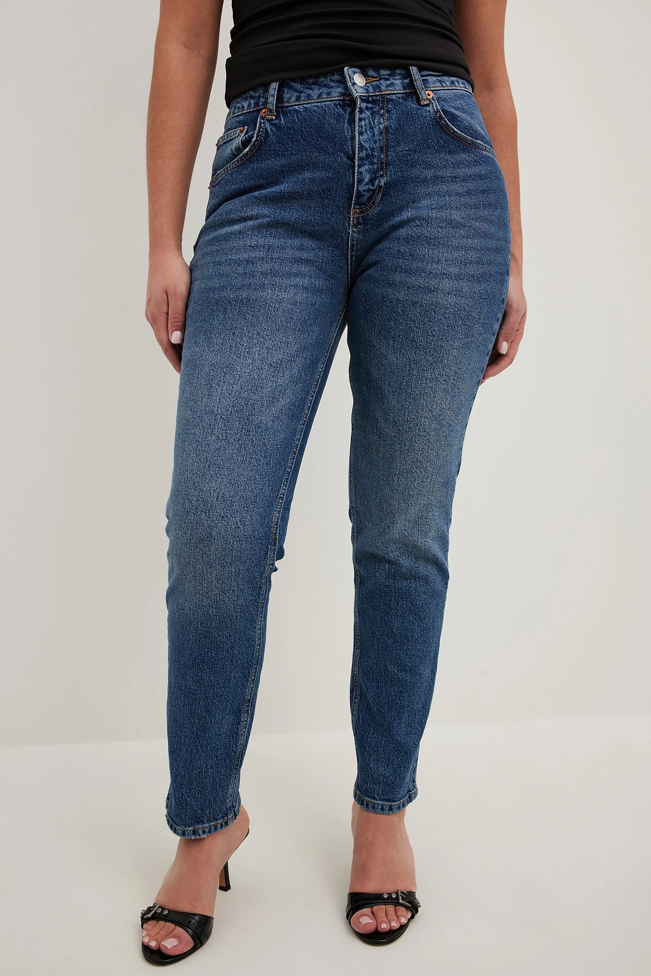 Schlanke Jeans mit mittlerer Taille
