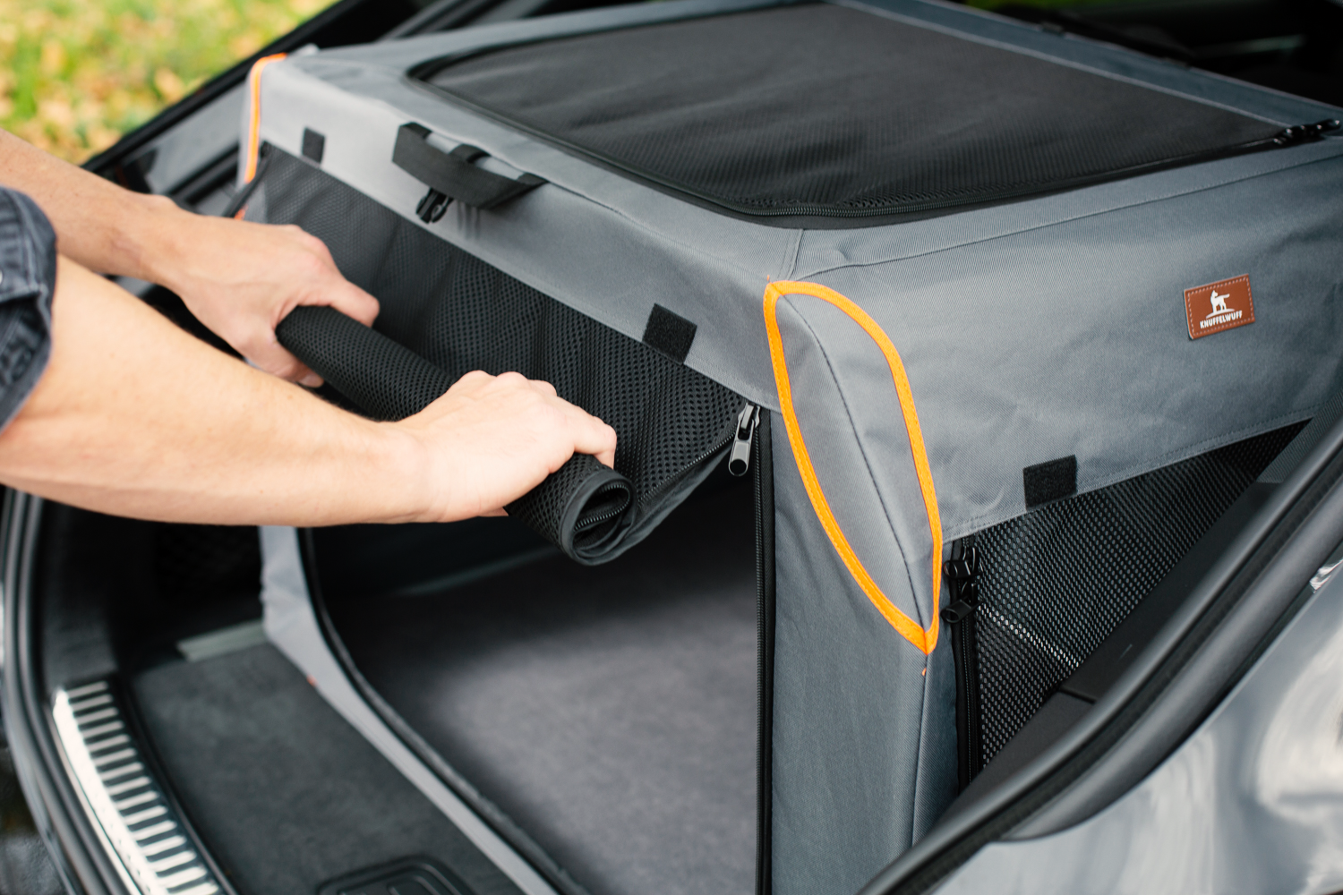 Knuffelwuff Transportboxen & Gitterboxen Knuffelwuff faltbare Hundebox Auto Transportbox Alverstone mit Aluminiumgestell für den Kofferraum L