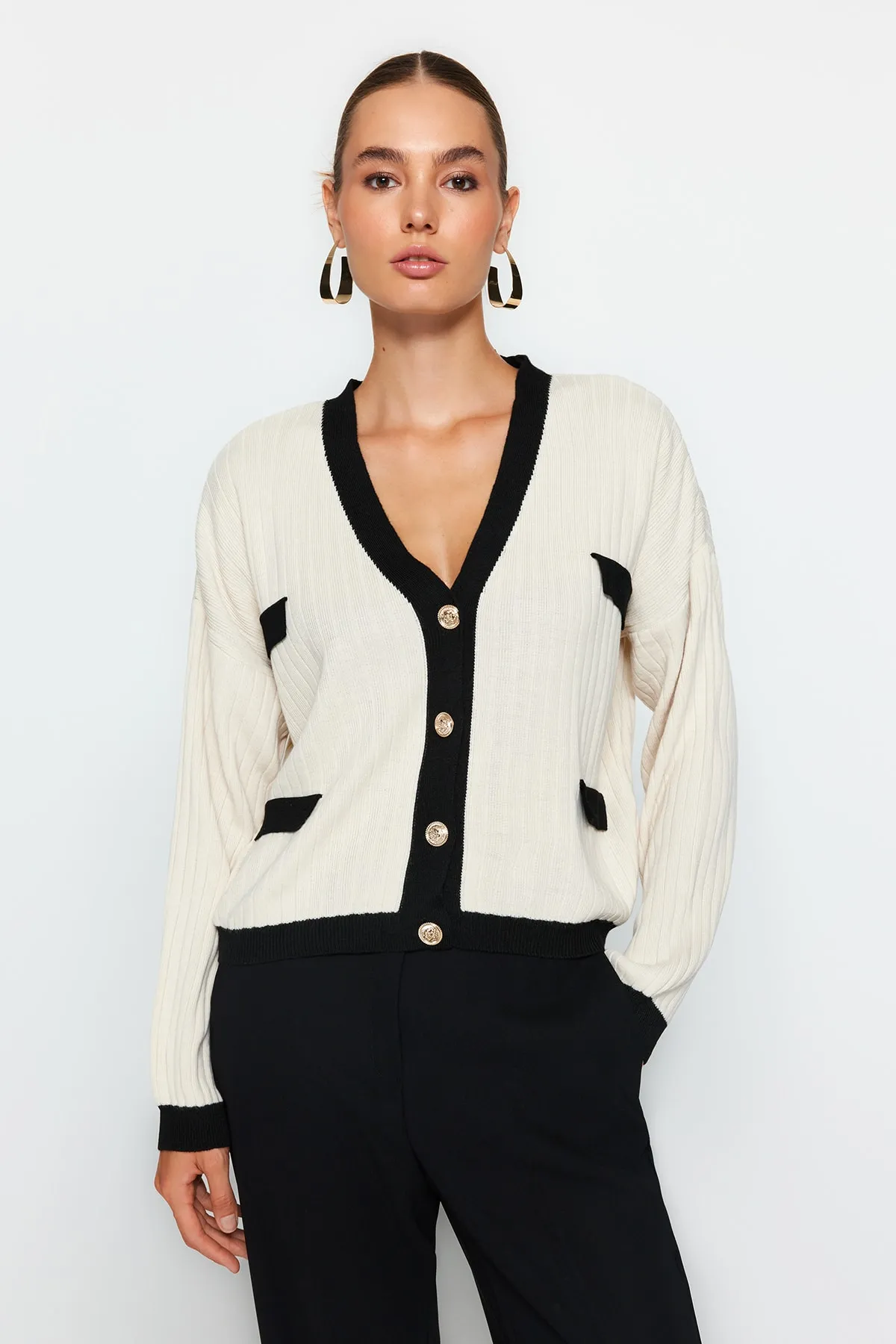 Trendyol Collection  Strickjacke in Steinfarben-Blockoptik TWOAW24HI00161