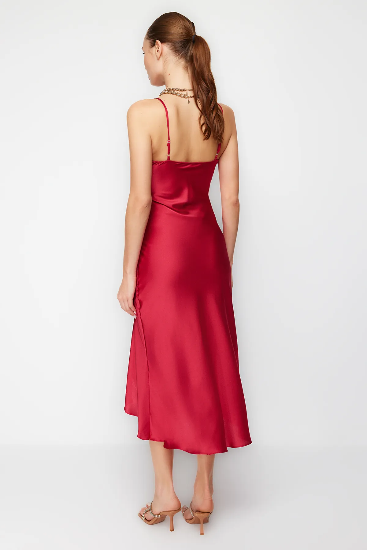 Trendyol Collection  Rot gefüttertes Abendkleid aus gewebtem Satin TPRSS19BB0058