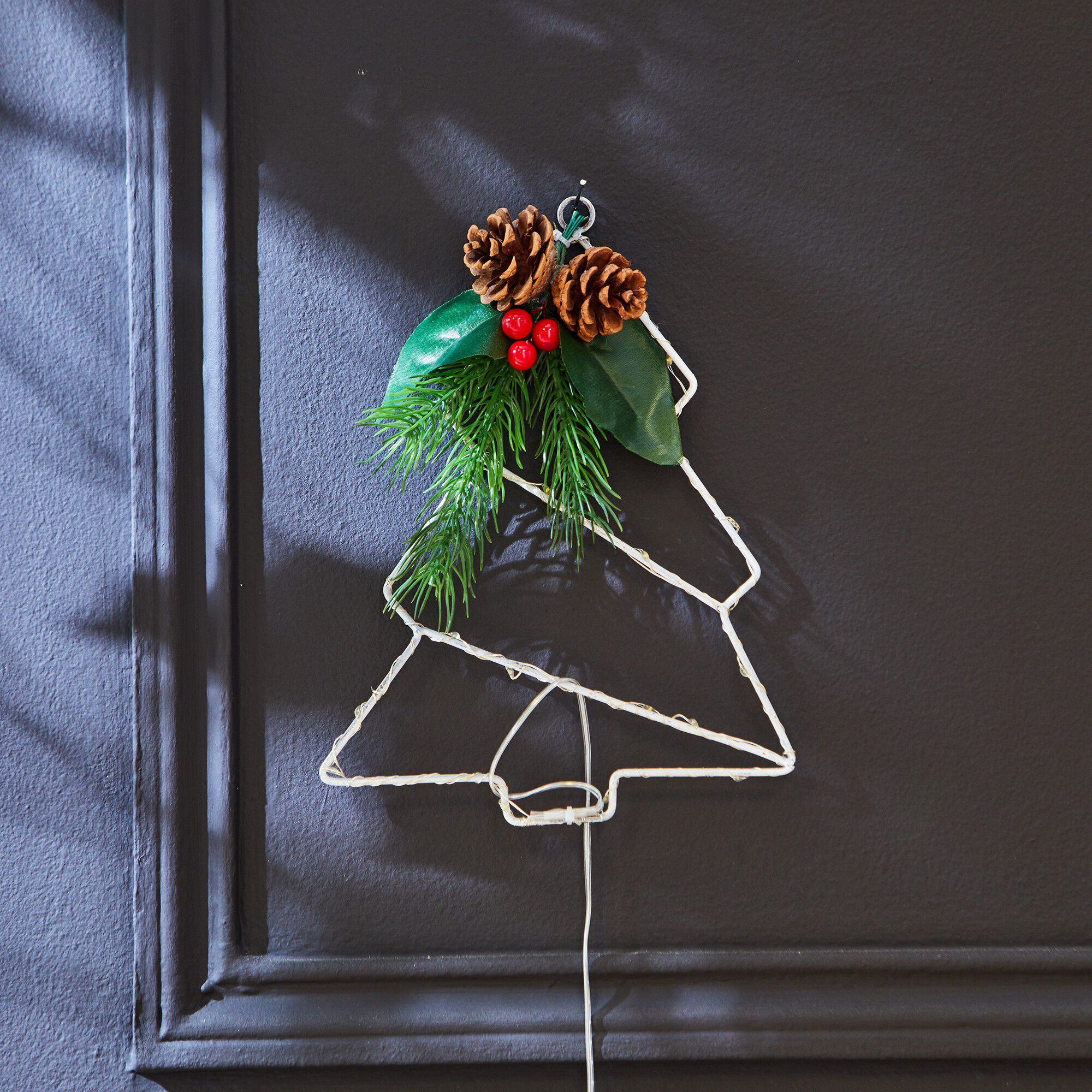 Suspension murale sapin lumineux