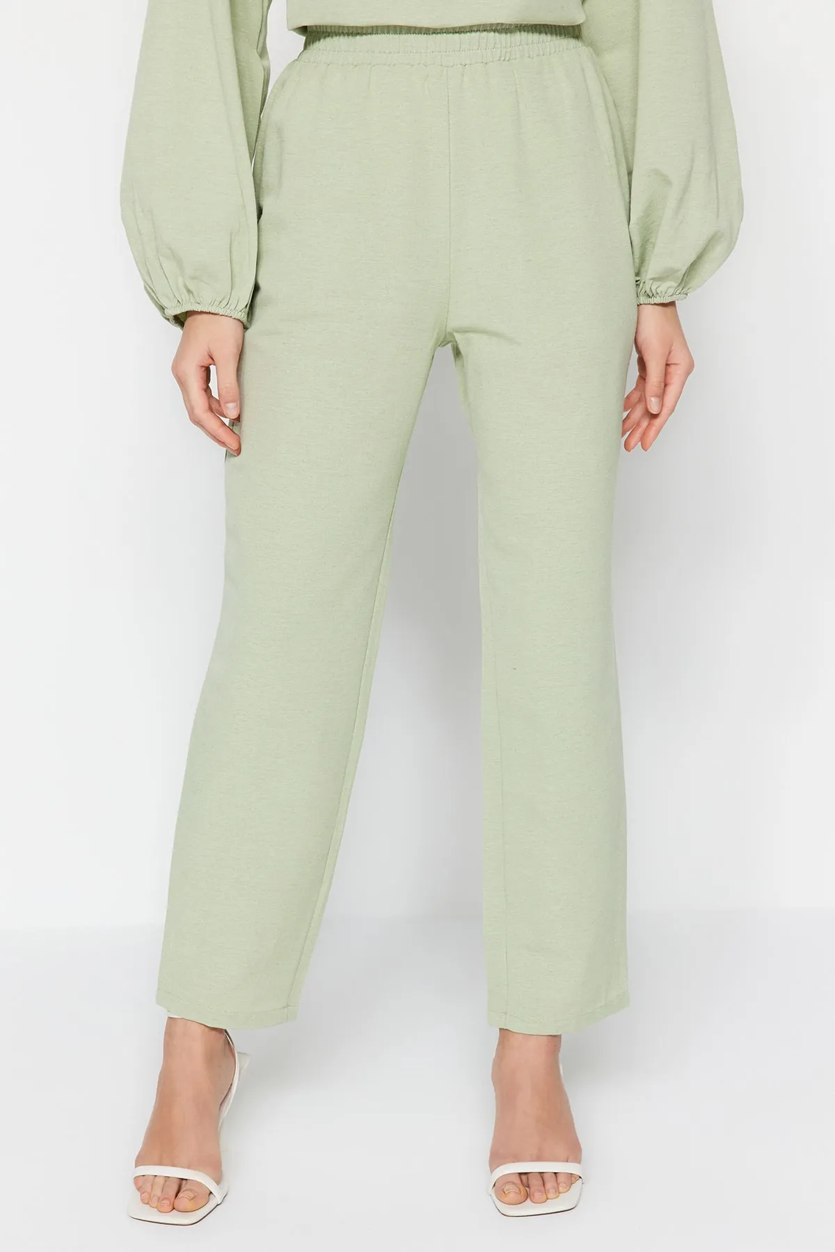 Trendyol Modest  Olivgrünes Tunika-Hosen-Set mit Gipe-Details in Leinenoptik TCTSS23US00075