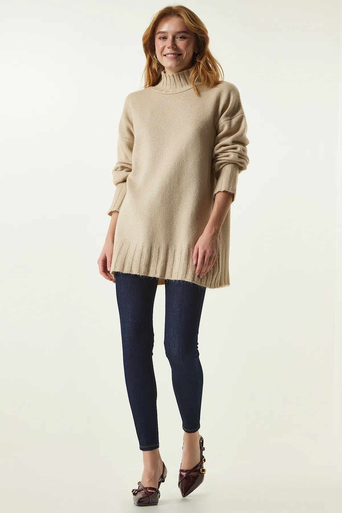 Happiness İstanbul  Weicher Strickpullover mit Stehkragen und Struktur in Beige für Damen KI00095