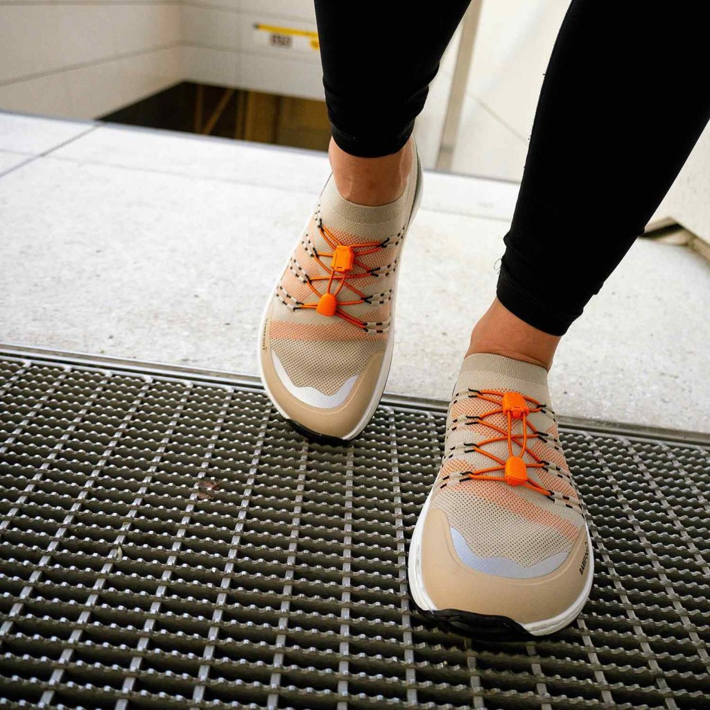 Be Lenka Barebarics Voyager Beige & White Barfuß-Sneakers