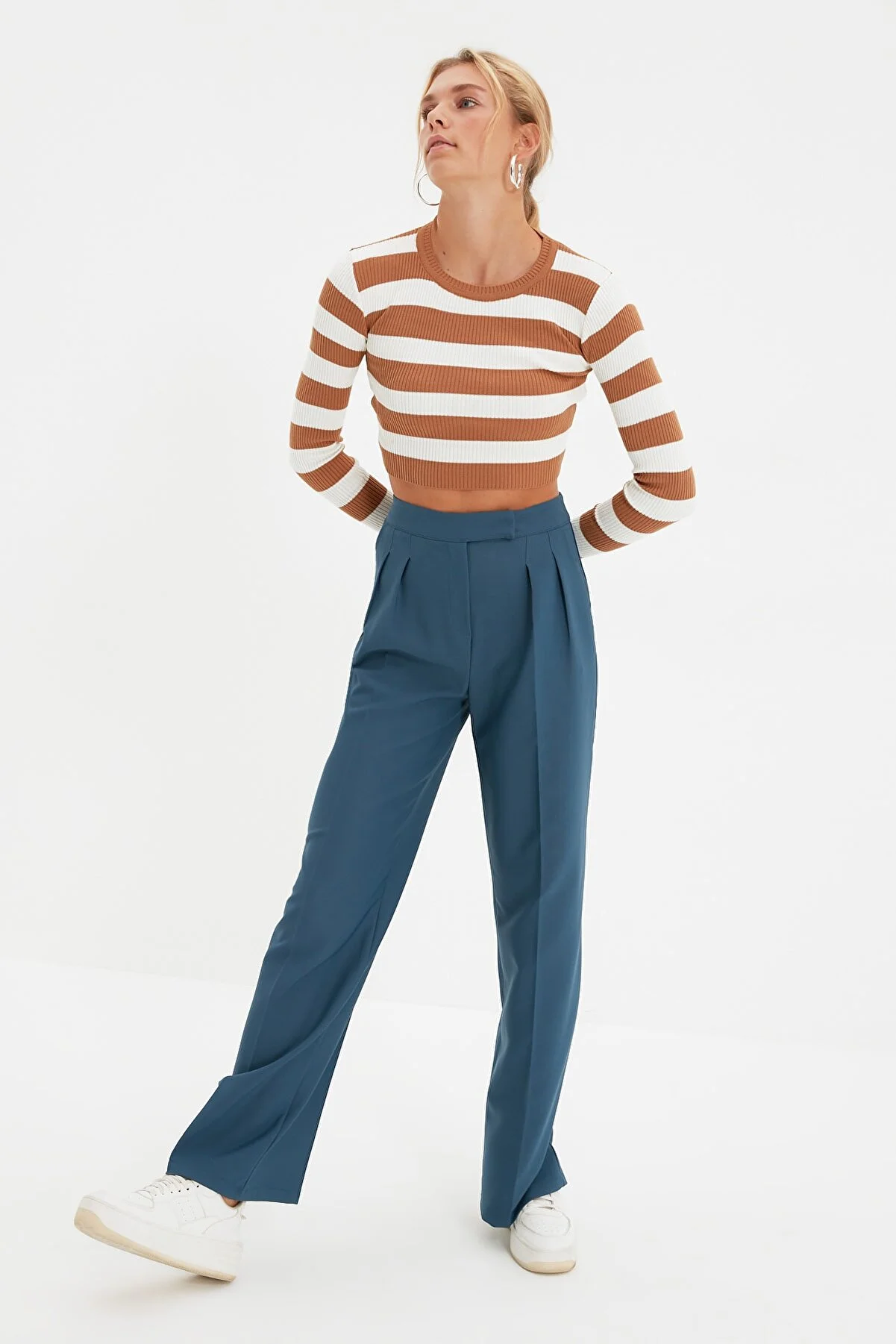 Trendyol Collection  Petrolfarbene Hose mit weitem Bein/Webhose mit weitem Bein und hoher Taille TWOAW22PL0066