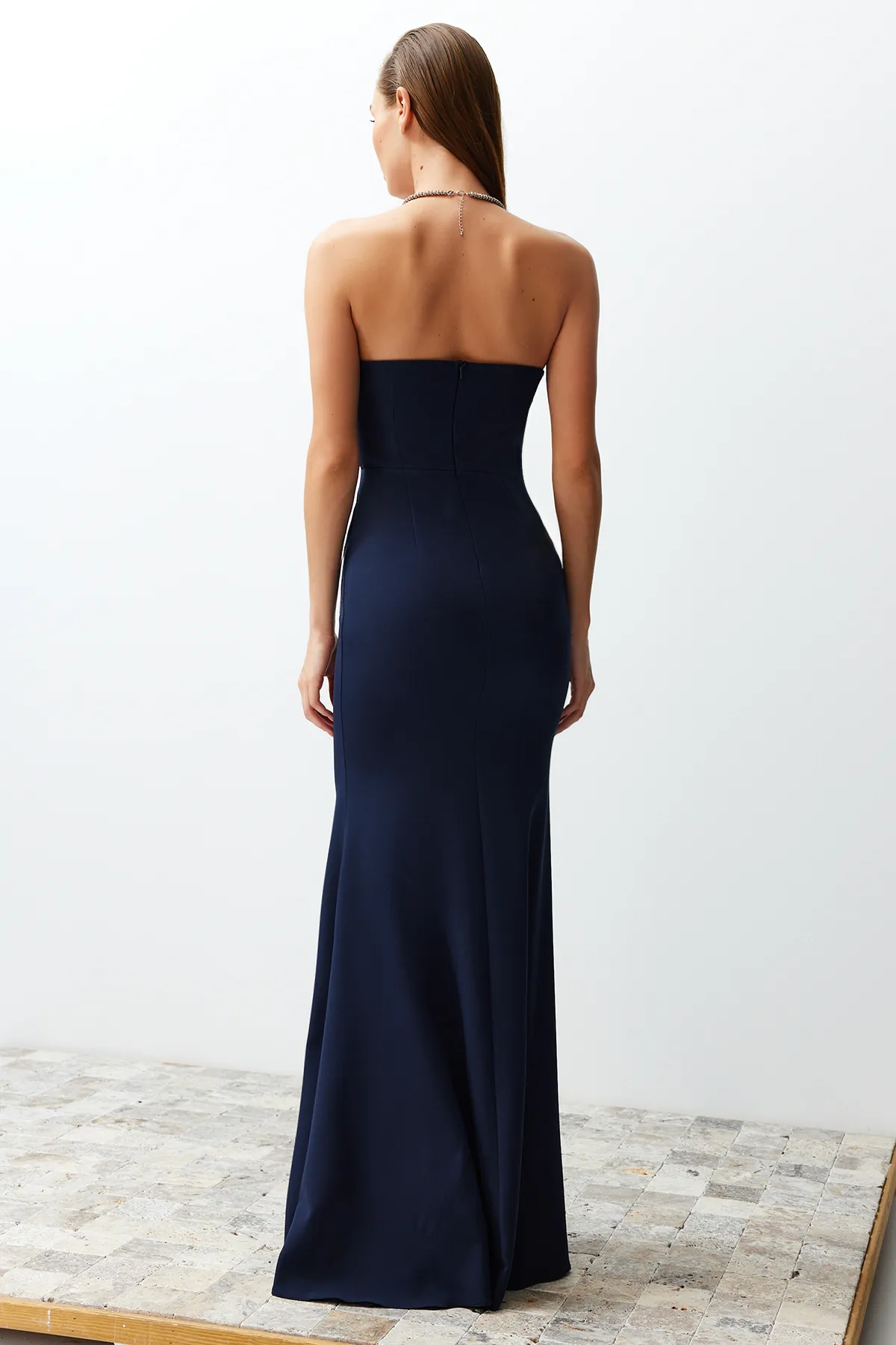 Trendyol Collection  Marineblaues Abendkleid mit Kragendetail TPRSS21AE0121