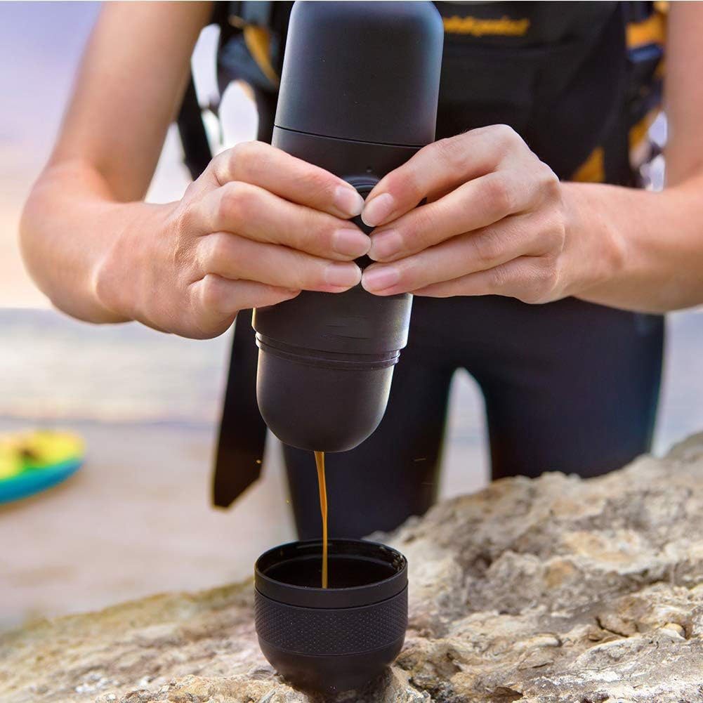 YUHRO Kapsel-/Kaffeepadmaschine Kompakte Kaffeemaschine, kompatibel mit Kapseln, Espressokaffee., Reise-Kaffeemaschine, manuelle Bedienung, ideal für unterwegs.