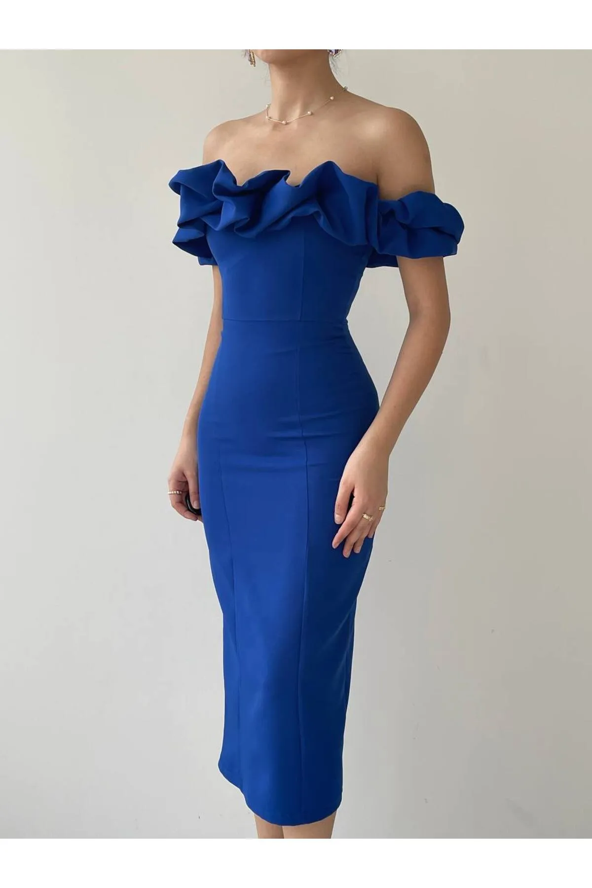 SONREİR  NIEDRIGE SCHULTERKLEID IN MIDI-LÄNGE
