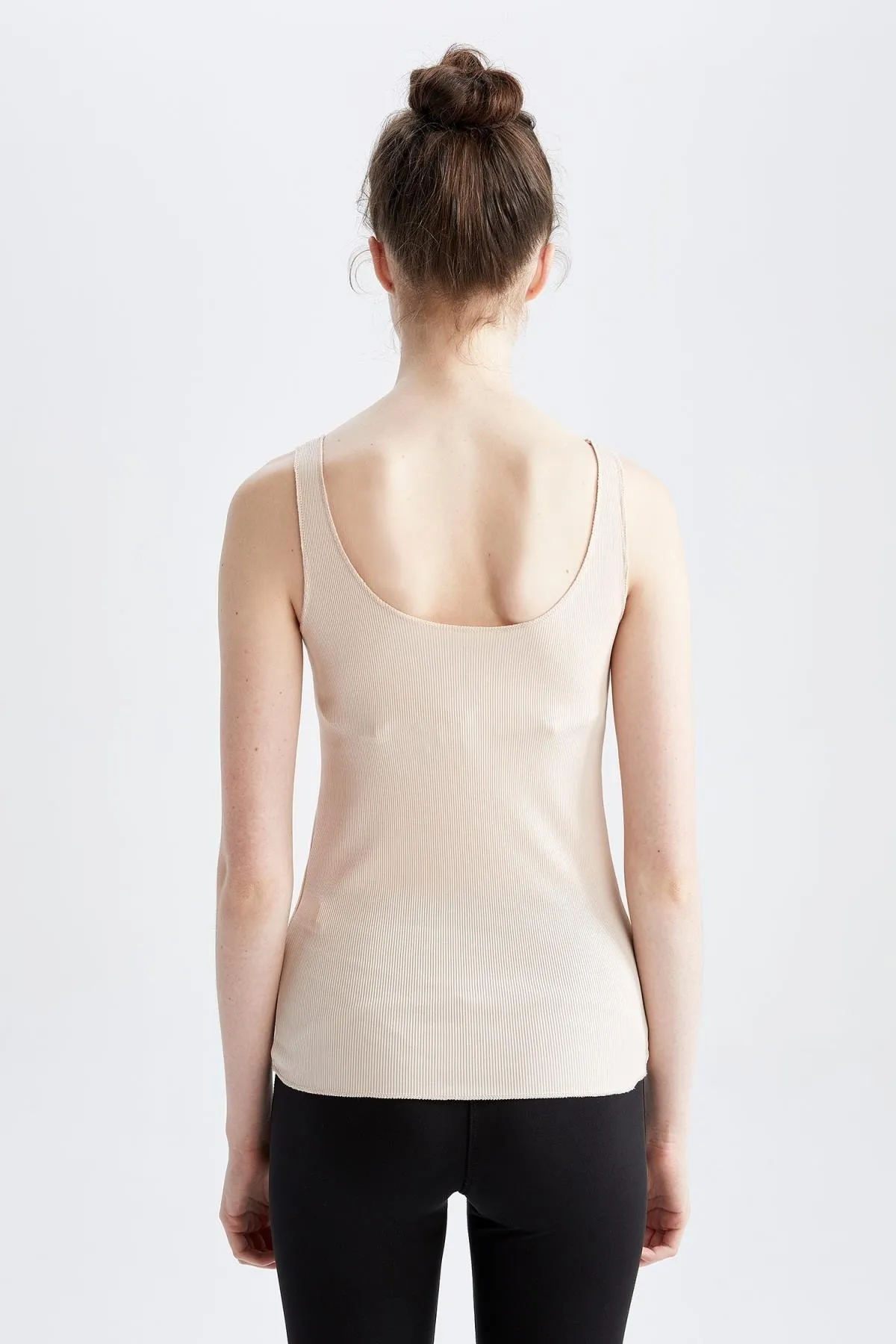 DeFacto  Passform: Slim-Fit-Unterhemd mit Rundhalsausschnitt