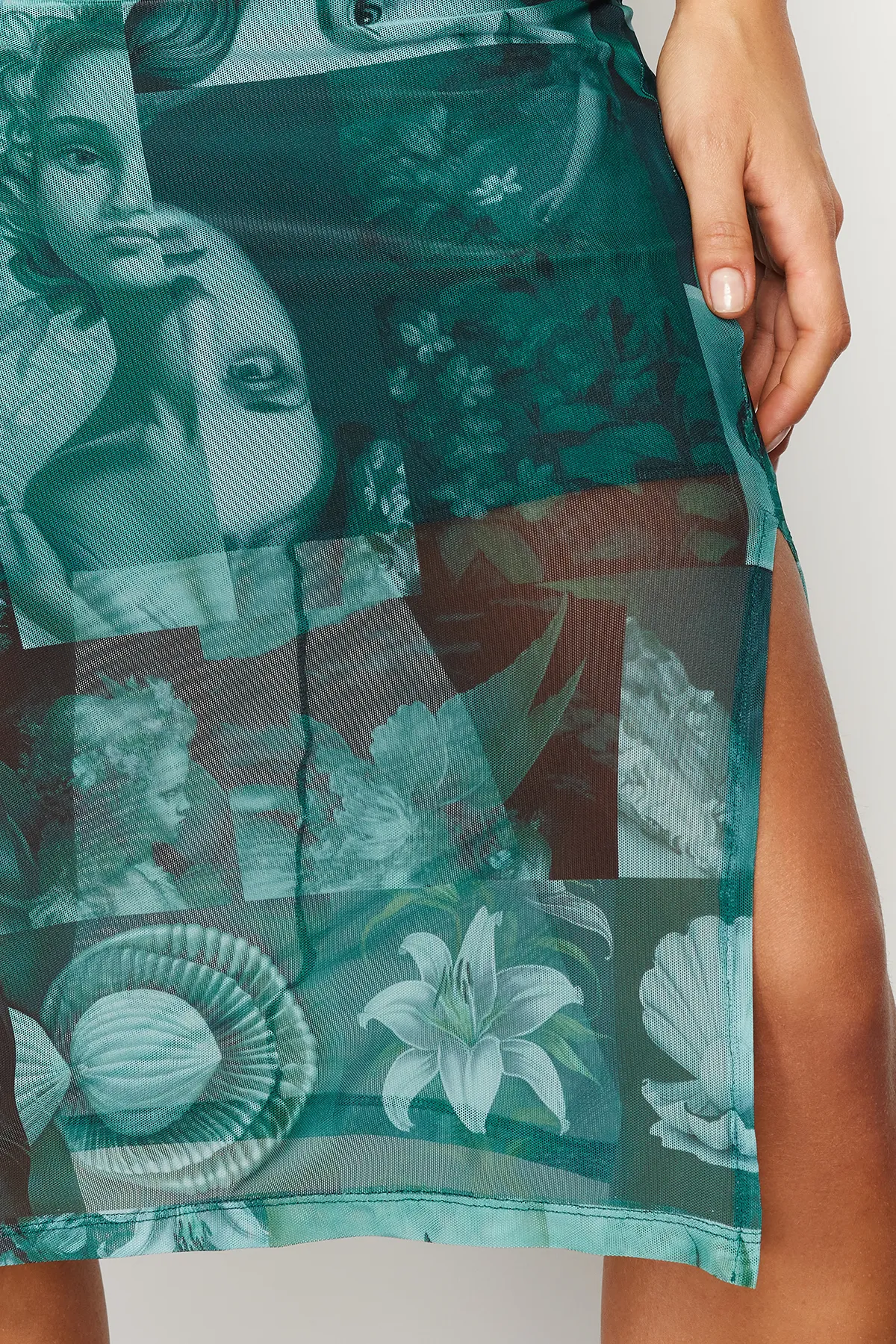 Trendyol Collection  Smaragdgrünes tailliertes/tailliertes Midi-Bleistiftkleid aus flexiblem Strick und Riemchen mit quadratischem Ausschnitt TWOSS22EL00726