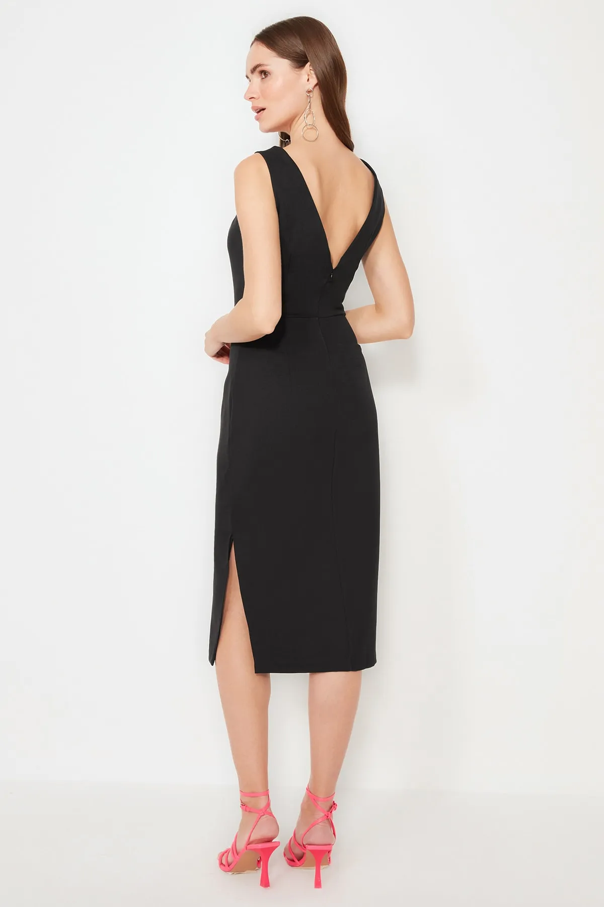 Trendyol Collection  Schwarzes, tailliertes, gewebtes, elegantes Abendkleid TPRSS21EL0023