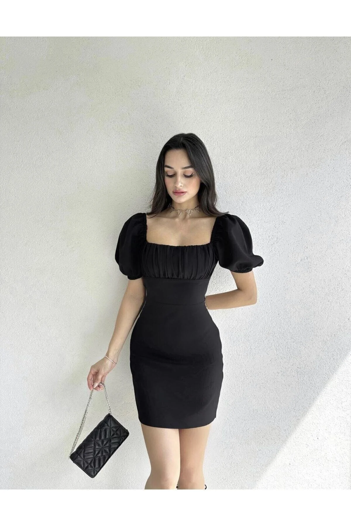 Afiş Butik  Schwarzes, tief sitzendes Kleid mit Wassermelonenärmeln