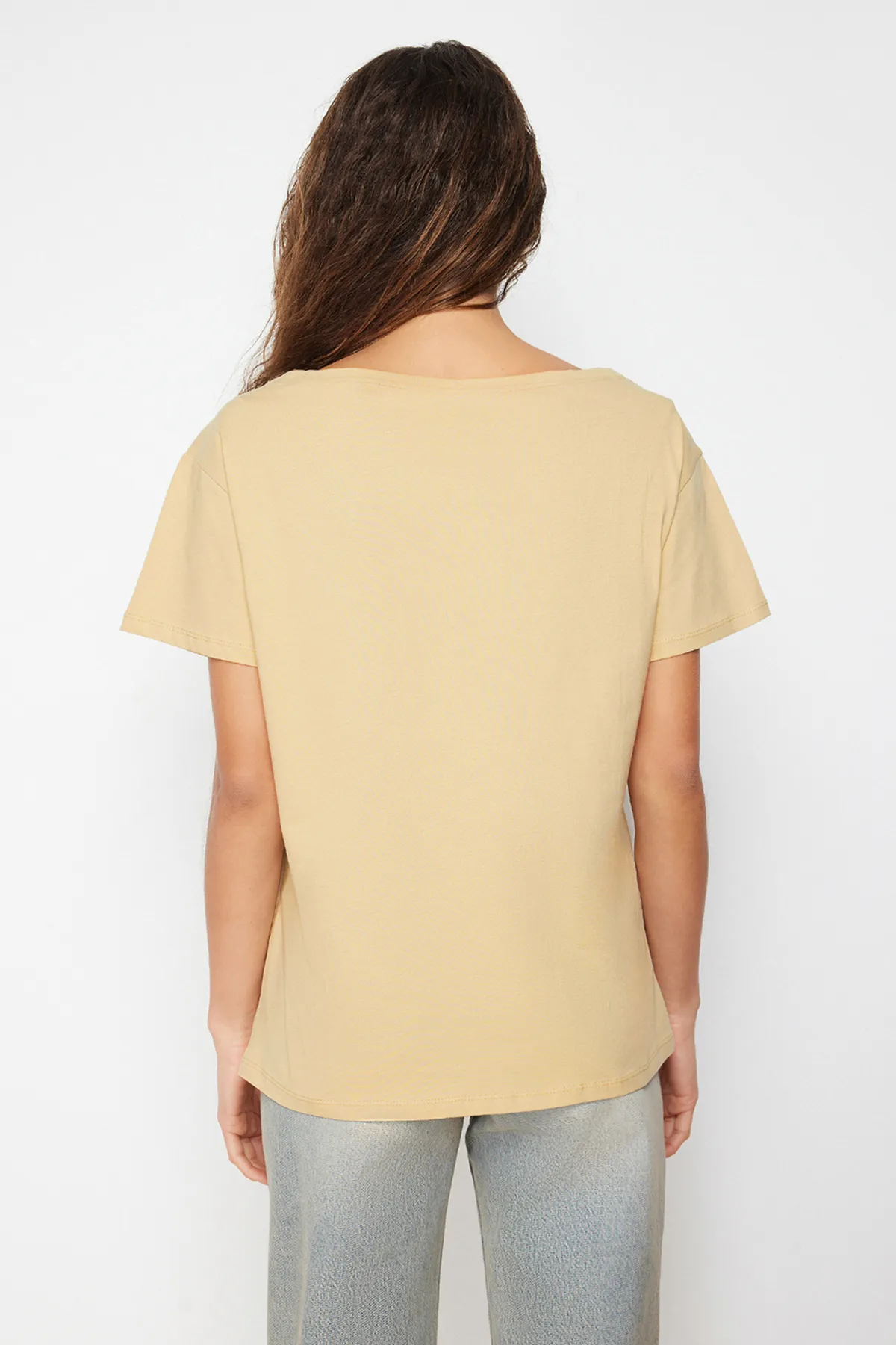 Trendyol Collection  Dunkelbeige 100% Baumwolle Oversize/Weit geschnittenes Strick-T-Shirt mit U-Boot-Ausschnitt TWOSS20TS0140