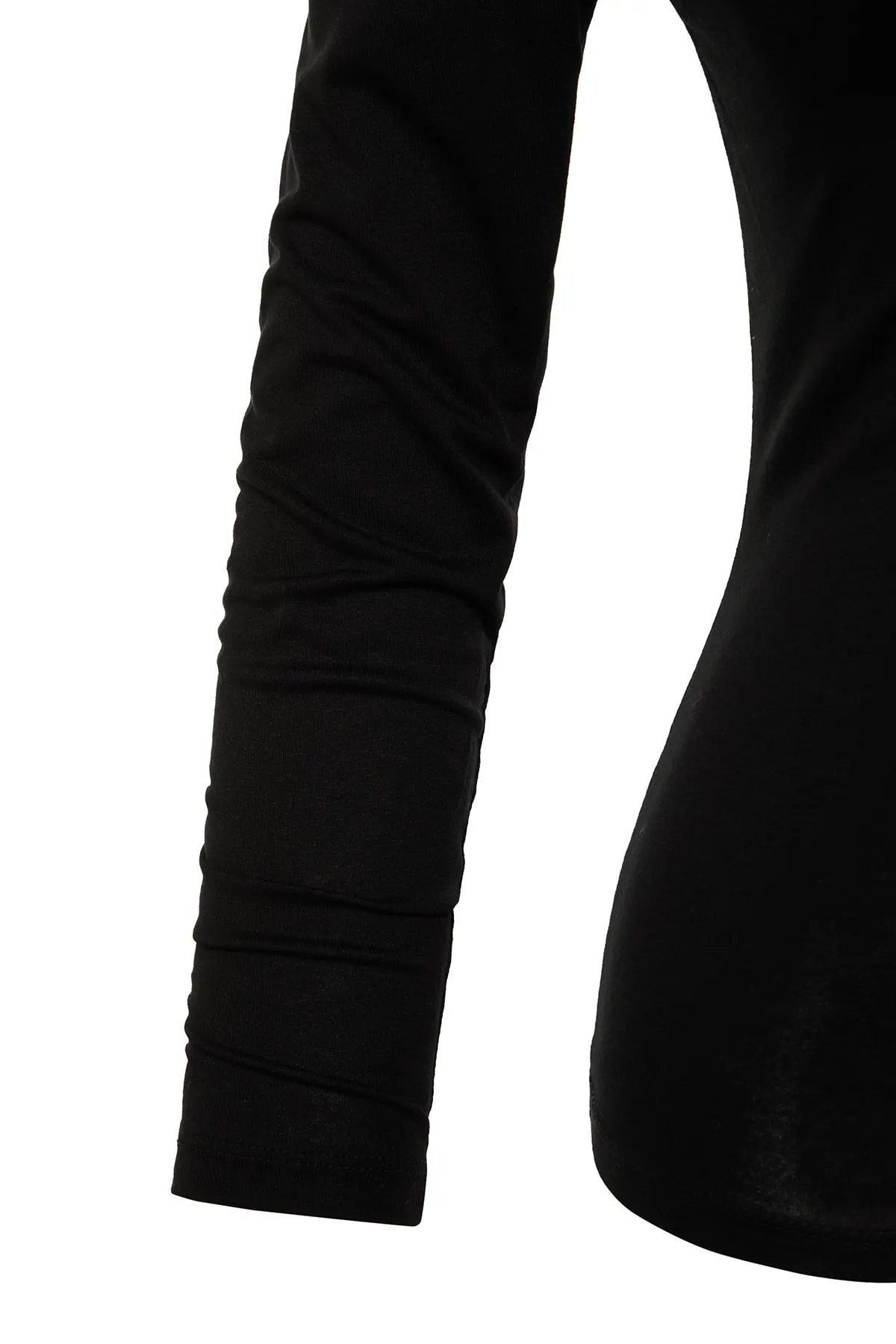 Trendyol Collection  Schwarze, langärmelige, dehnbare Viskose-Strickbluse mit Bateau-Ausschnitt TWOAW21BZ0106