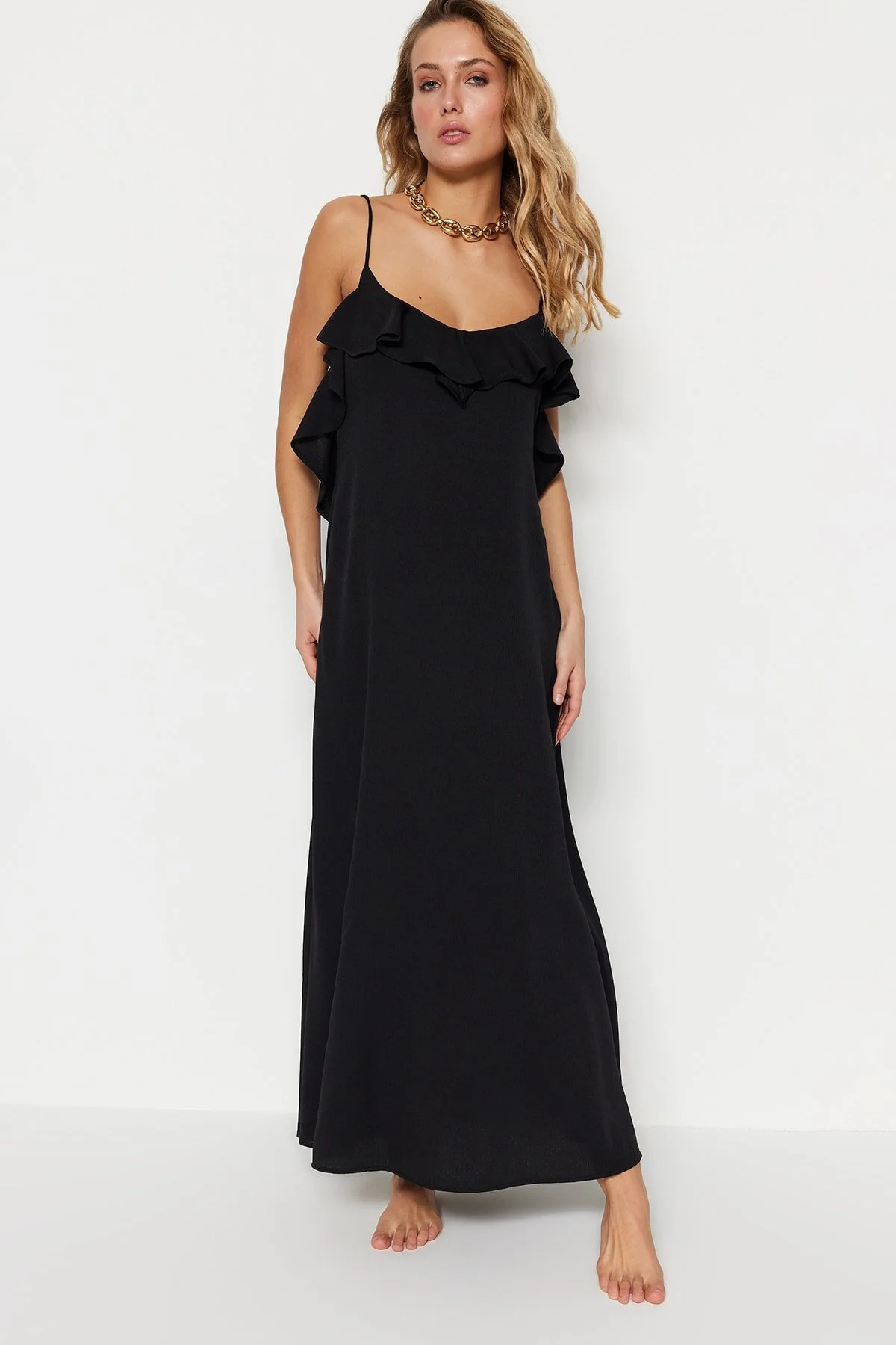 Trendyol Collection  Schwarzes Maxi-Strandkleid mit gewebtem Volant TBESS19WY0004