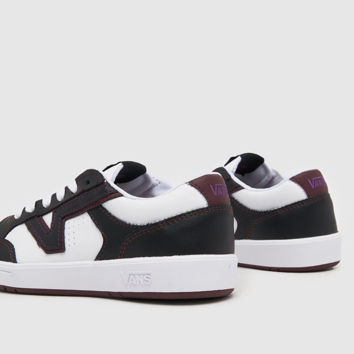 Vans Lowland ComfortCush sportcipő fehér és fekete színben