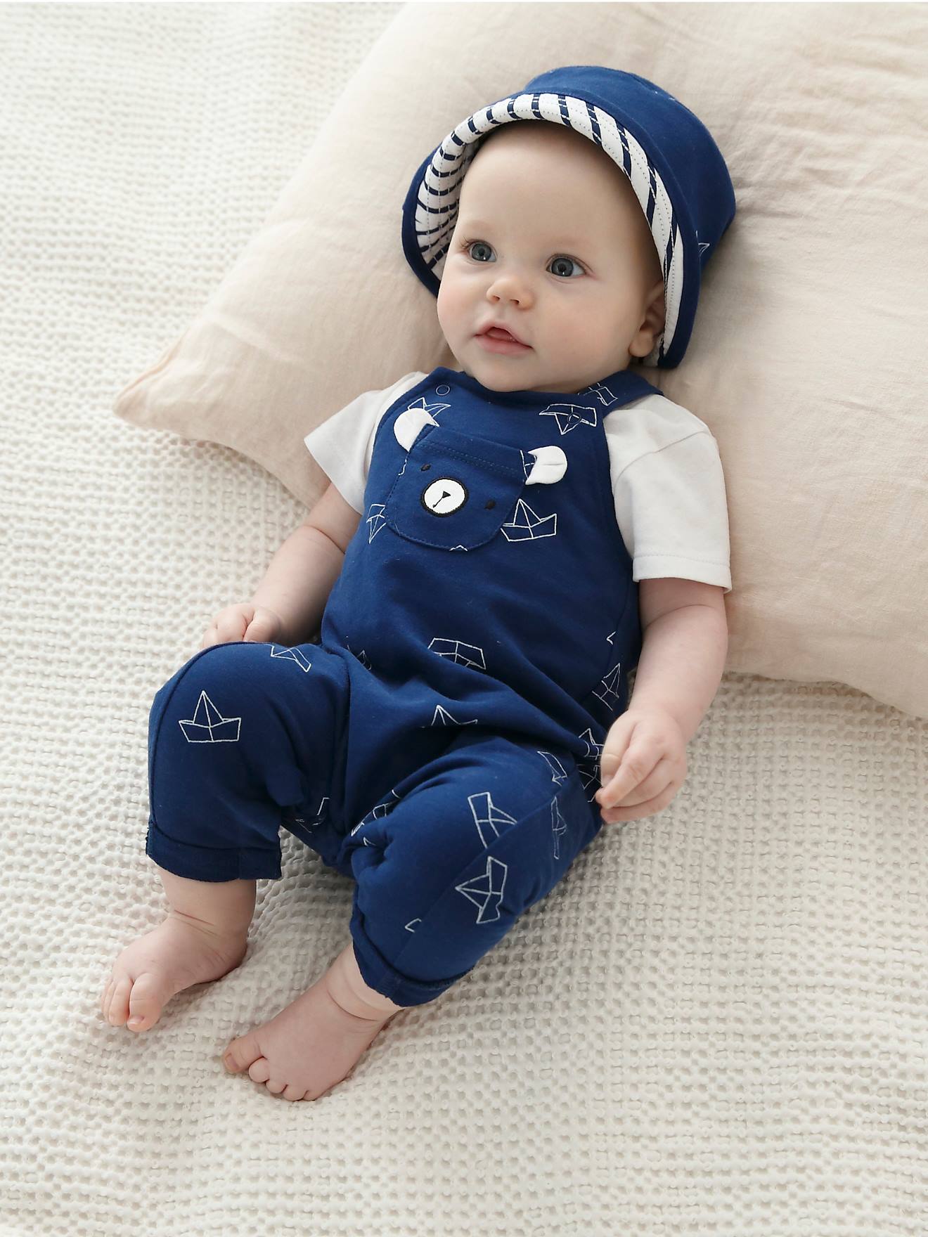 Ensemble bébé naissance bob, body et salopette bateaux écru