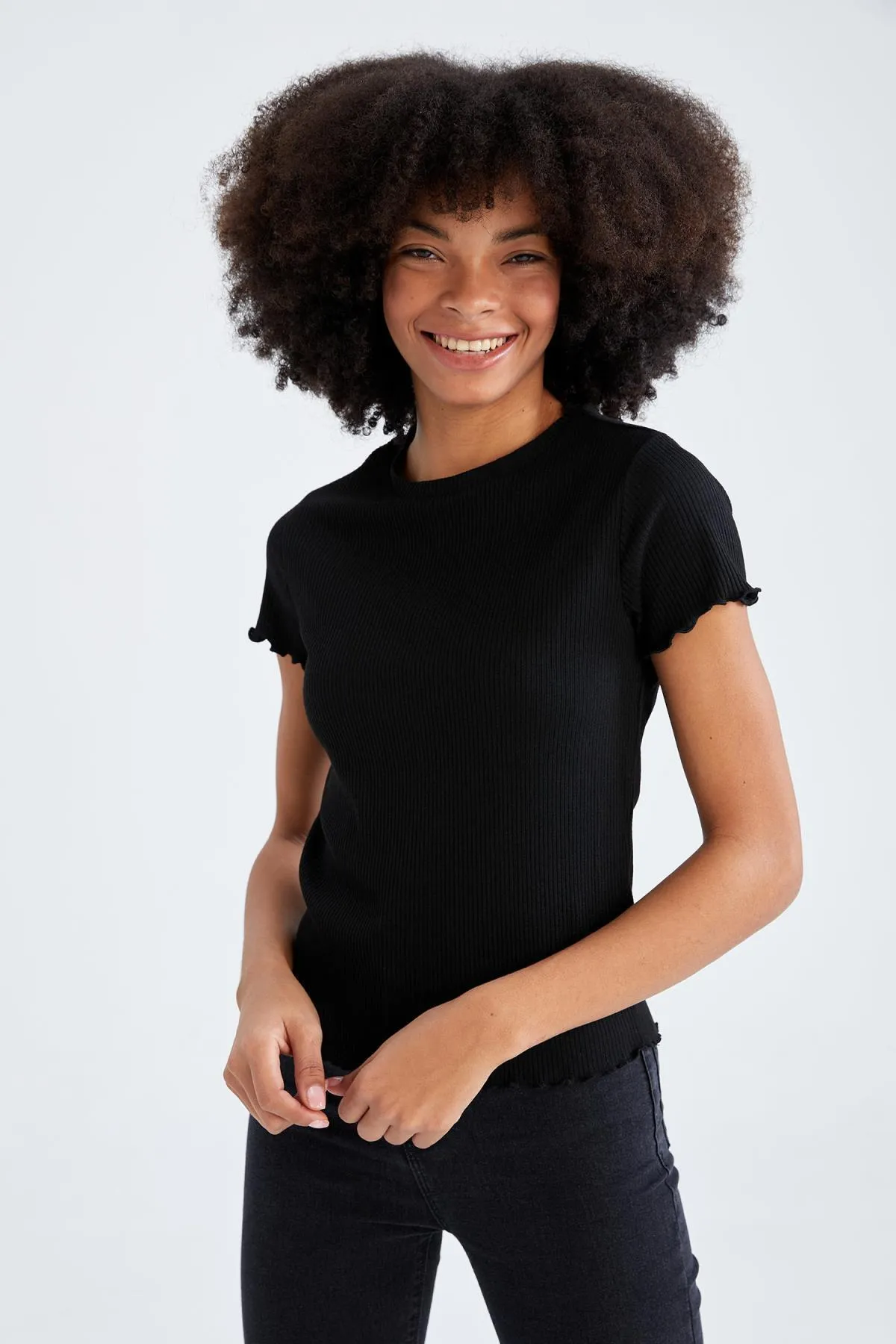 DeFacto  Slim Fit Kurzarm-T-Shirt mit Rundhalsausschnitt K7064az22sm