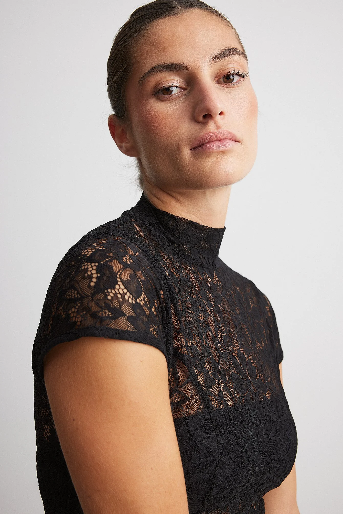 Kurzärmeliges Maxikleid mit Spitze