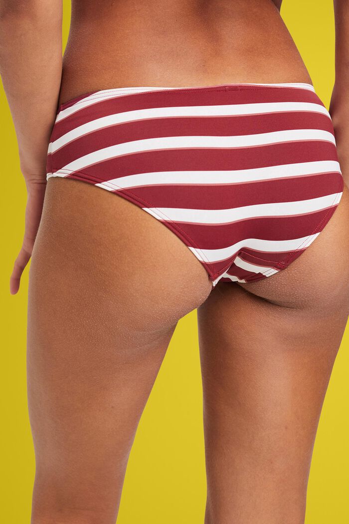 Bikini-Hipster im Streifenlook