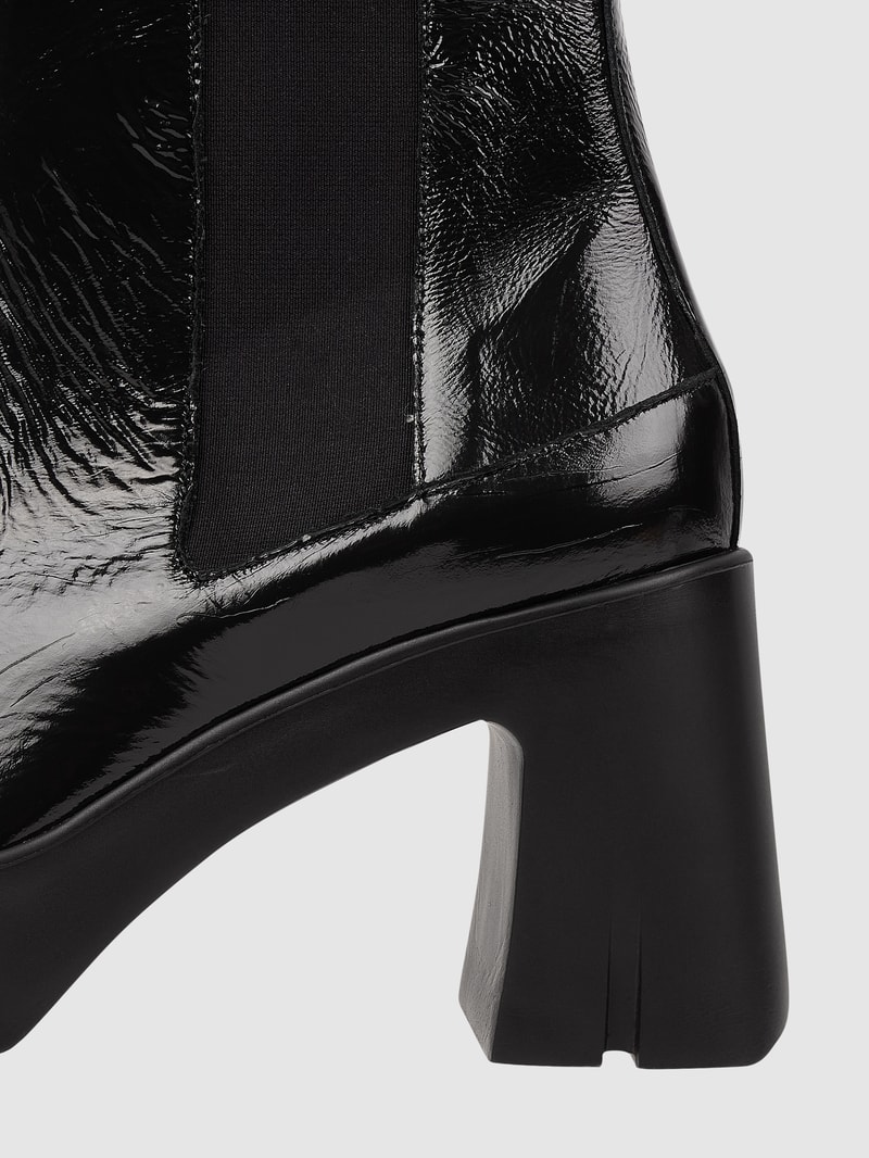 Stiefelette aus Leder in schwarz