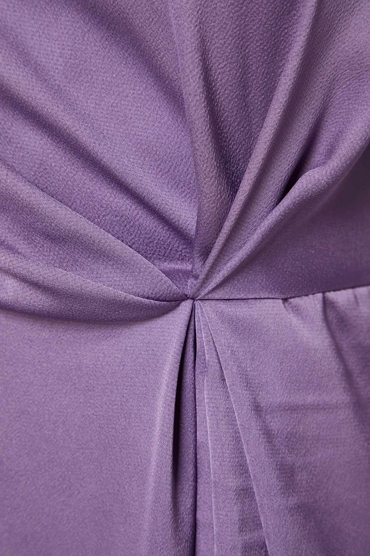Trendyol Modest  Lila Abendkleid aus Satin mit geraffter Taille TCTSS23DB00043