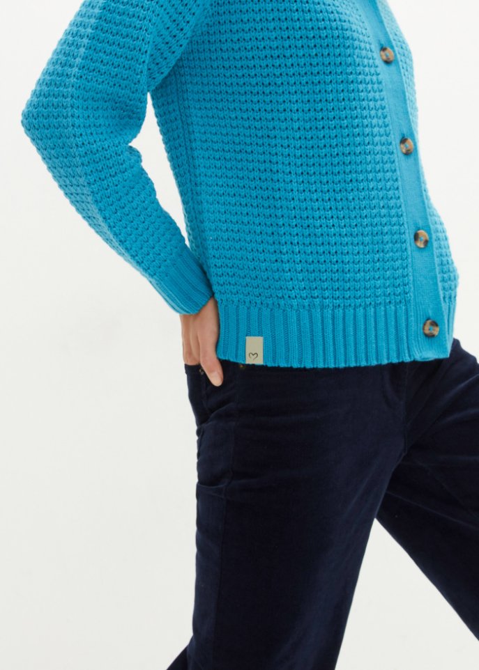 Strickjacke mit großen Knöpfen und Kapuze