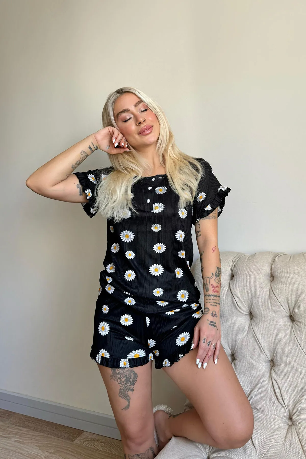 Pijamaevi  Gestricktes Kurzarm-Pyjama-Set mit Gänseblümchenmuster und Shorts