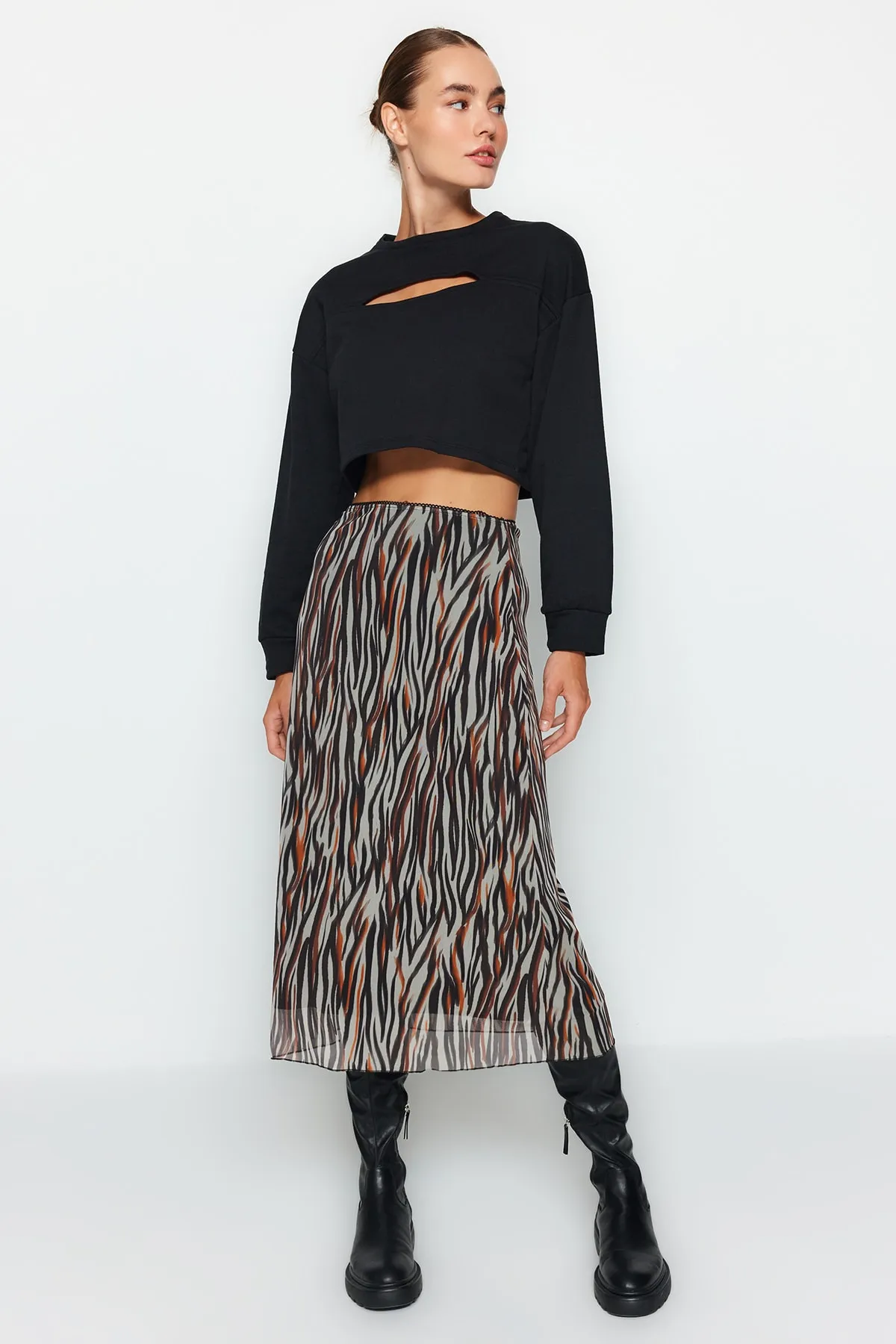 Trendyol Collection  Brauner bedruckter Midi-Strickrock aus gefüttertem Tüll mit elastischer Taille TWOAW24ET00006