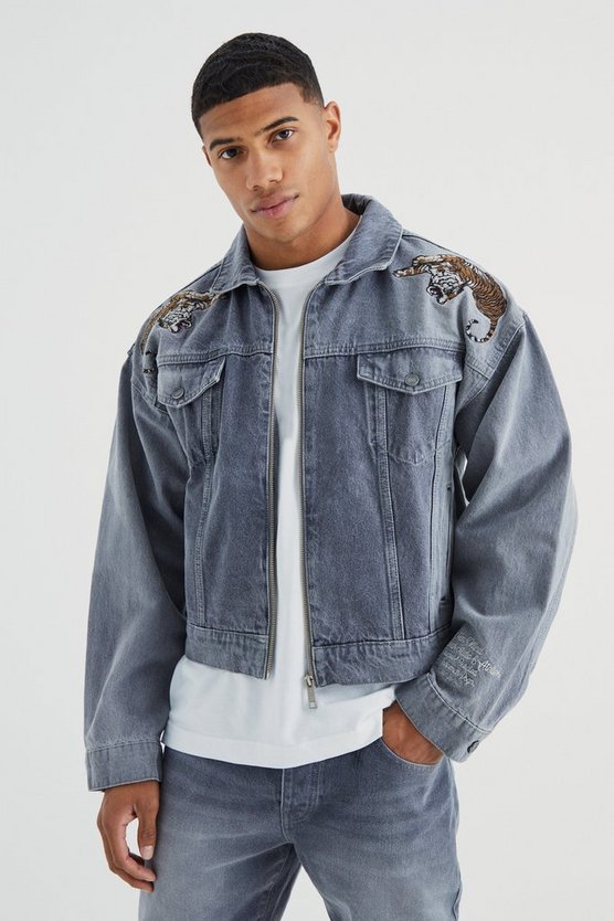 Kastige Jeansjacke mit Tiger-Applikation