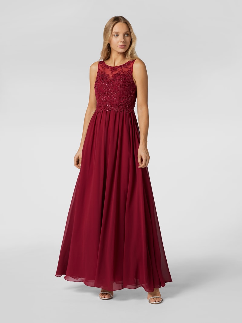 Abendkleid mit Ziersteinen und floralen Stickereien in kirschrot