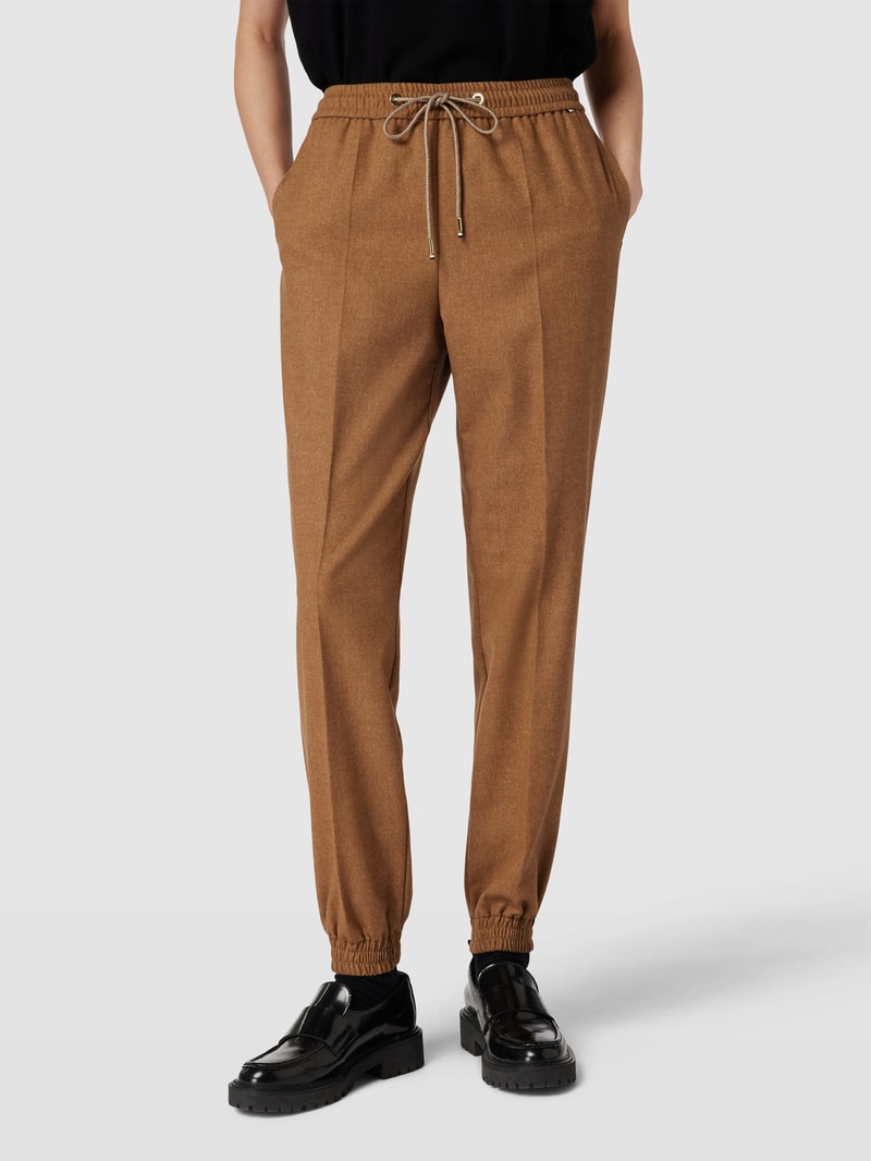 Hose mit seitlichen Eingrifftaschen Modell 'Talimala' in camel