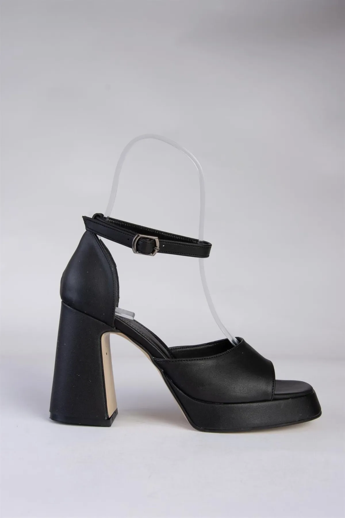Fox Shoes  Schwarze Damenschuhe mit hohen Absätzen K404100209