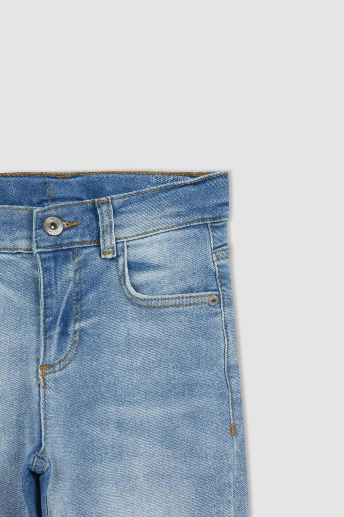 DeFacto  Slim Fit Jeanshose für Jungen mit zerrissenem Detail und geradem Bein Z1599a623sm