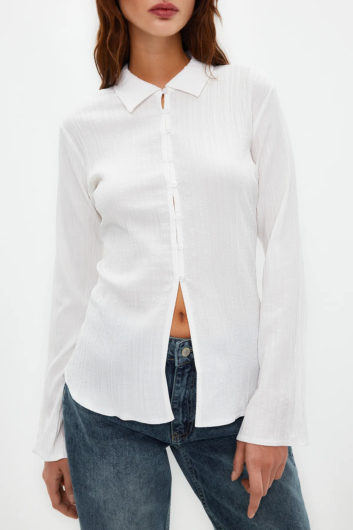 Trendyol Collection  Ecru gewebtes Hemd - Taillierte Taille, tailliert, Modell TWOSS24GO00002