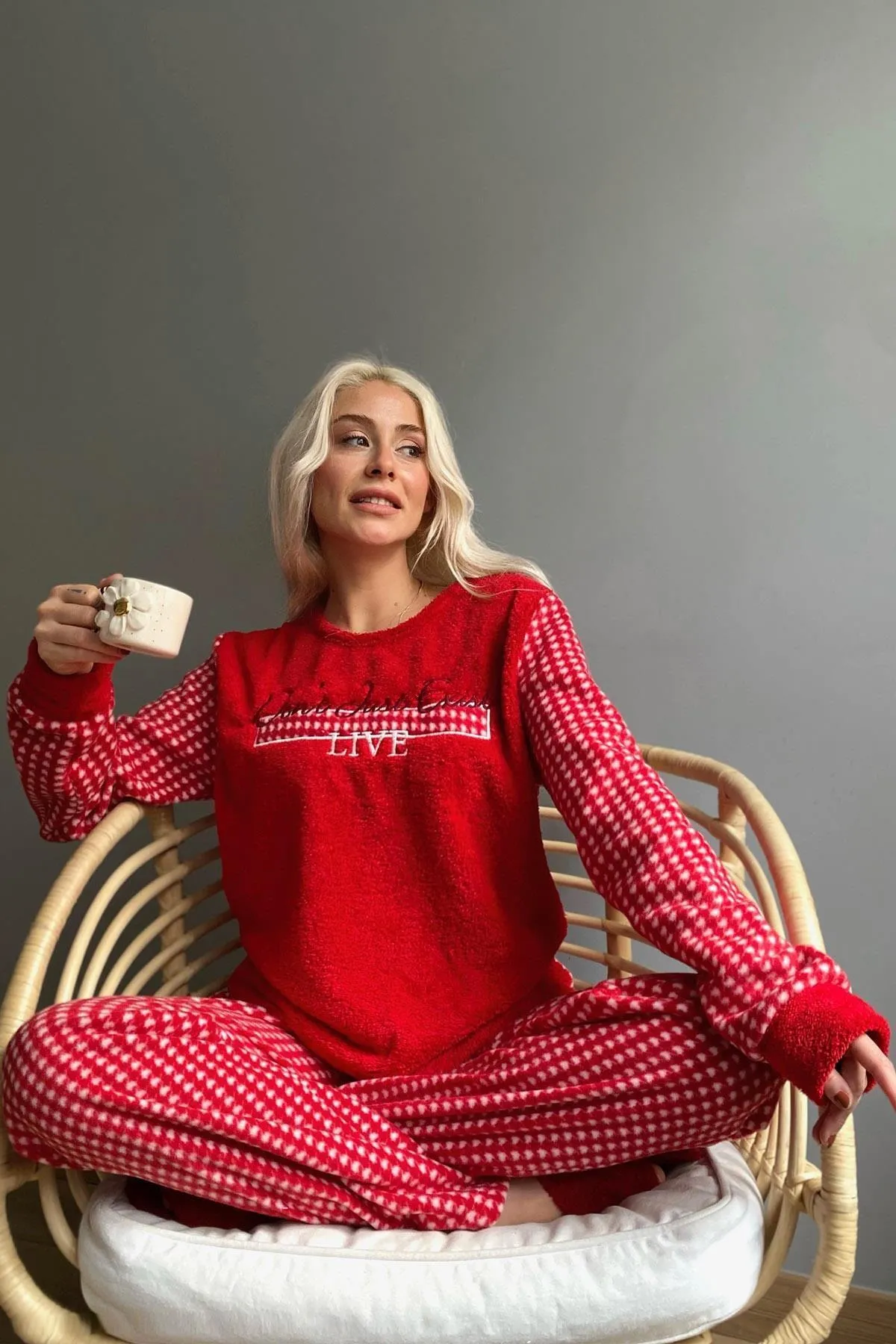 Pijamaevi  Red Live gemustertes Plüsch-Pyjama-Set für Damen