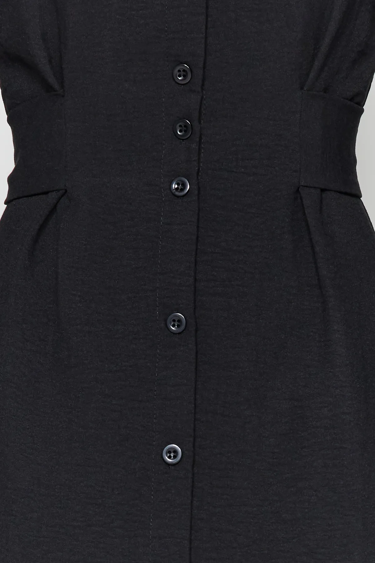 Trendyol Collection  Schwarzes, geknöpftes, gewebtes Kleid zum Binden am Rücken TWOAW24EL00367