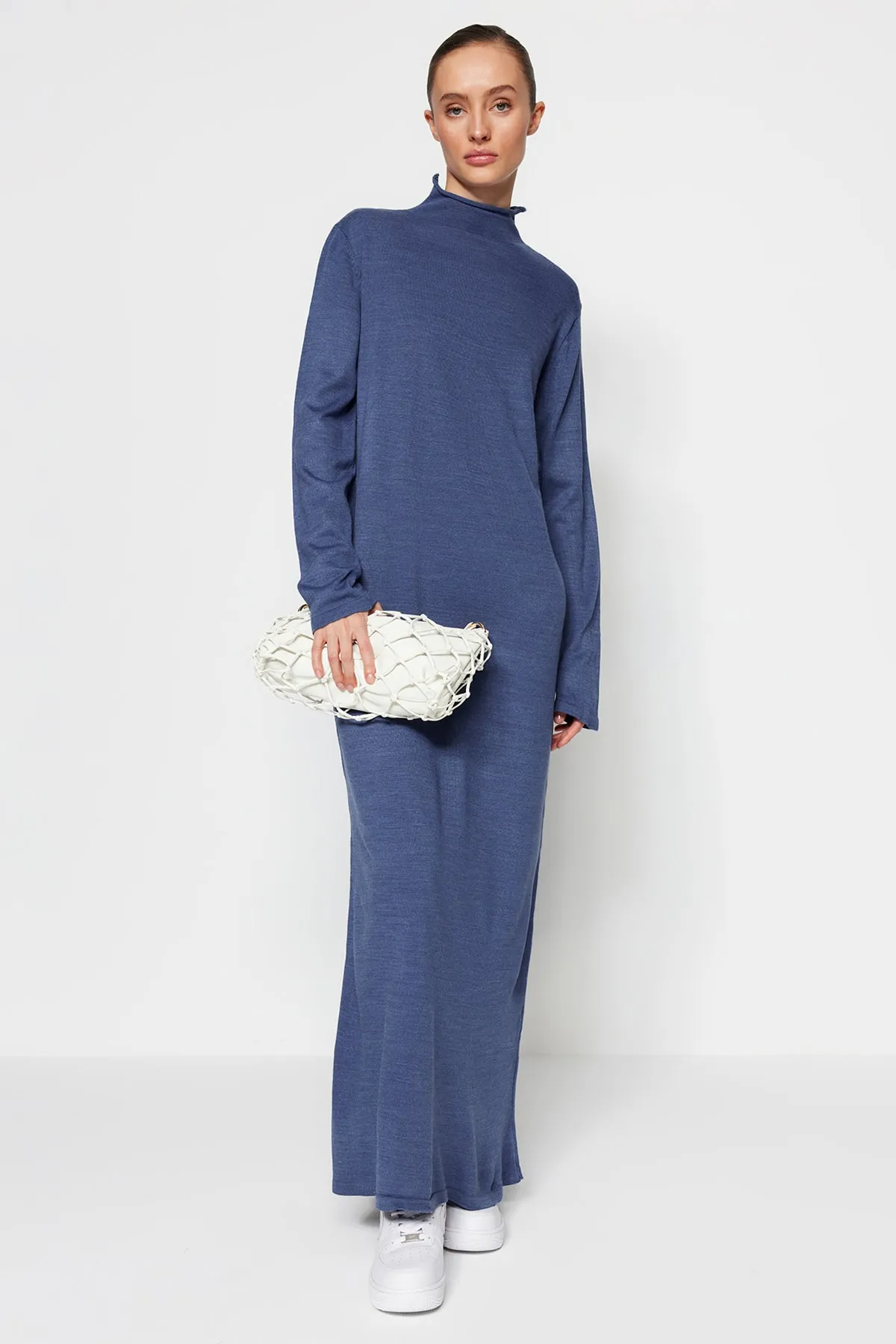 Trendyol Modest  Marineblaues Rollkragen-Strickkleid TCTAW23EB00001
