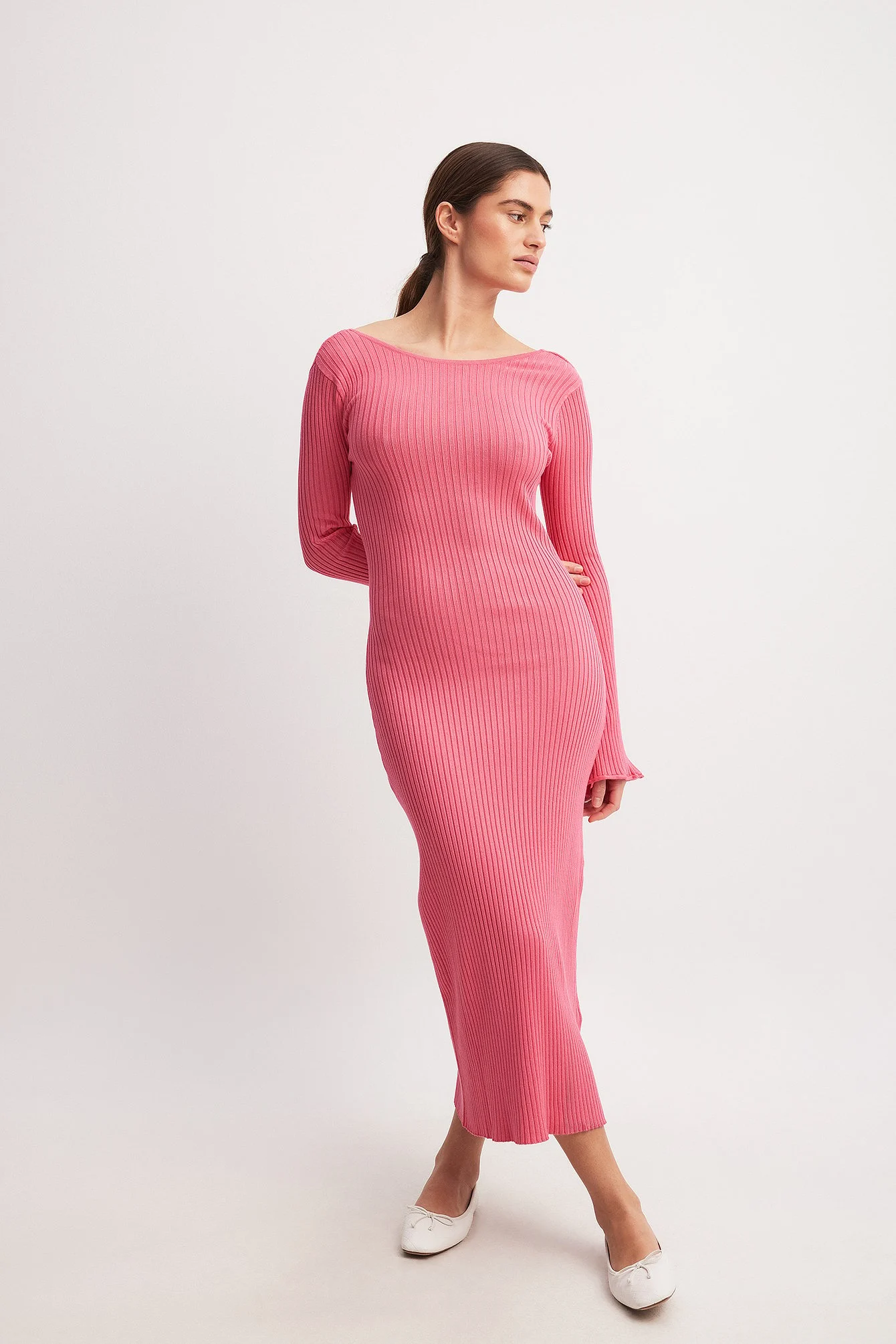 Gestricktes Maxikleid mit tiefem Rücken