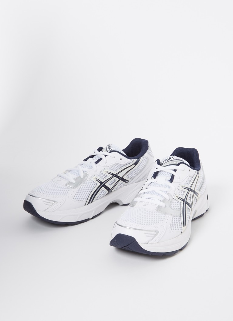Detalii din plasă pe pantofii ASICS Gel-1130