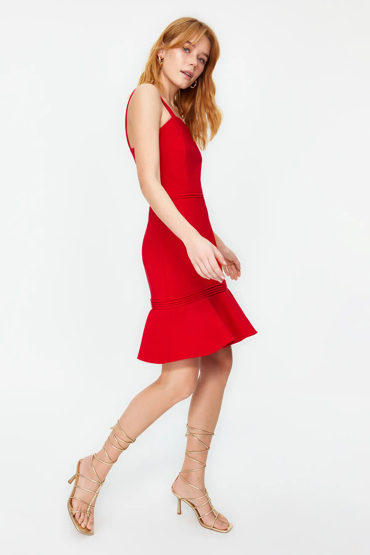 Trendyol Collection  Roter, gerippter, detaillierter Rock in A-Linie, Volantträger, gewebtes Minikleid TWOSS20EL2504
