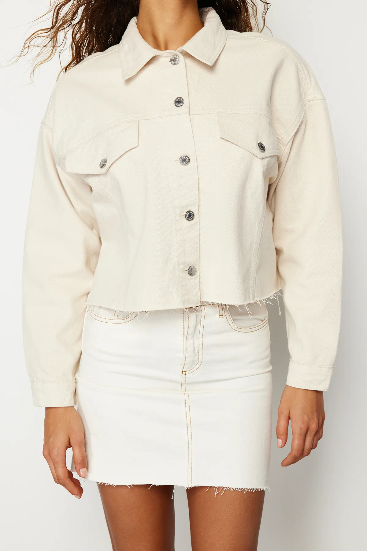 Trendyol Collection  Ecrufarbene Oversize-Jeansjacke TWOSS24CE00036
