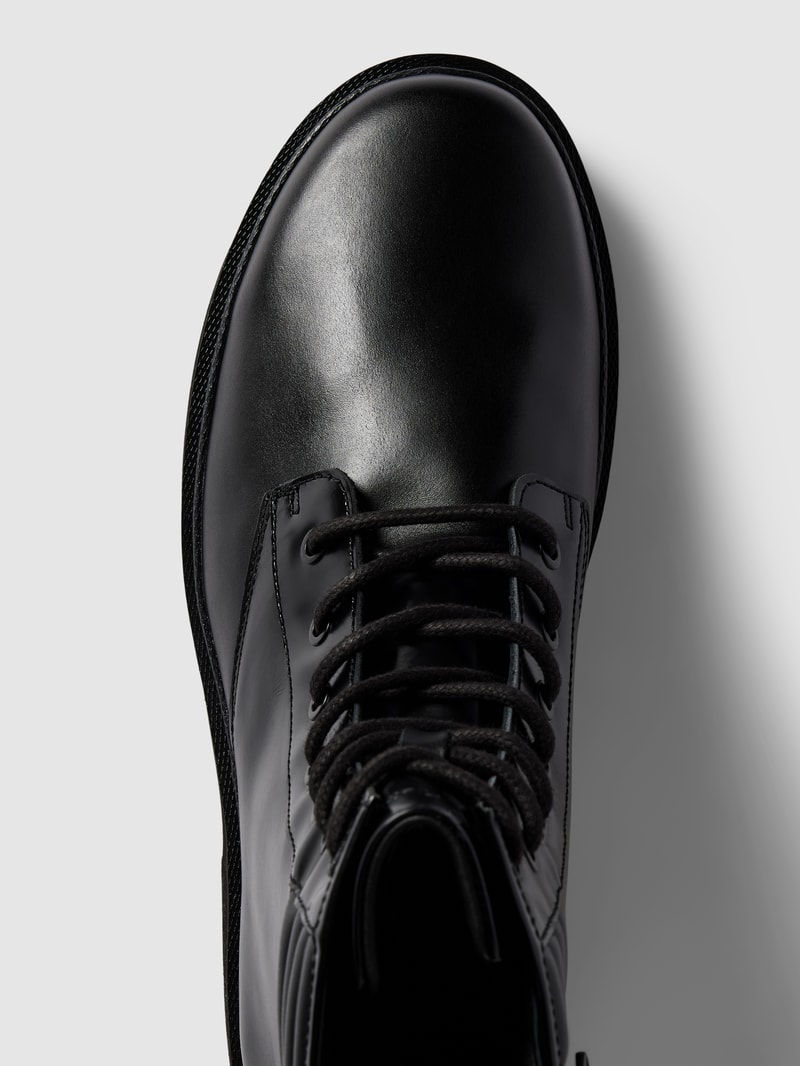 Schnürstiefel mit Label-Detail in black