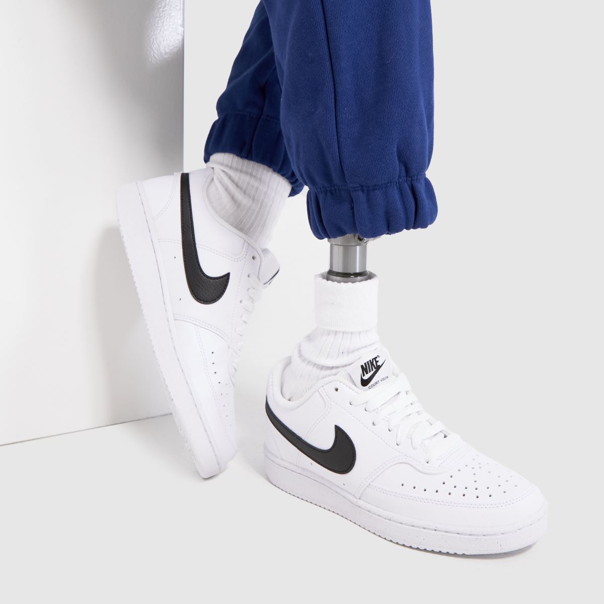 Nike Court Vision Low – Svarta och vita träningsskor