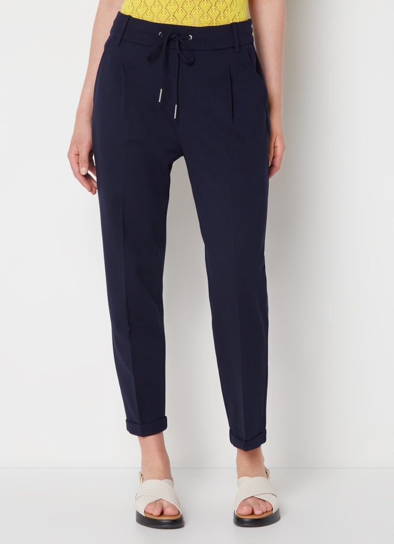 Pantaloni scurți Benetton cu talie înaltă, croială mulată și șnur în talie.