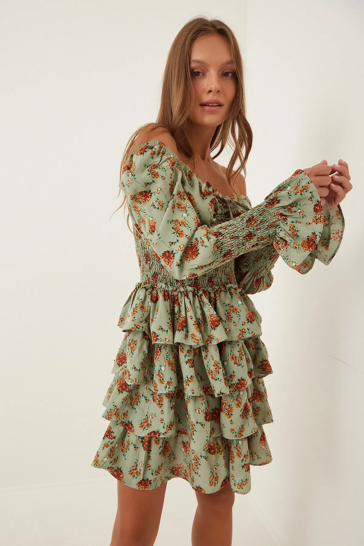 Happiness İstanbul  Grünes geblümtes Katkat-Rüschen-Mini-Sommerkleid für Damen FN02947